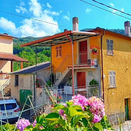 Agriturismo Ghirlanda Norma Rita Carrodano Inferiore Exteriér fotografie